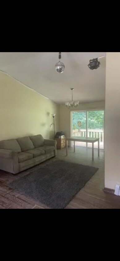 Foto del edificio - 351 Tunxis Ave