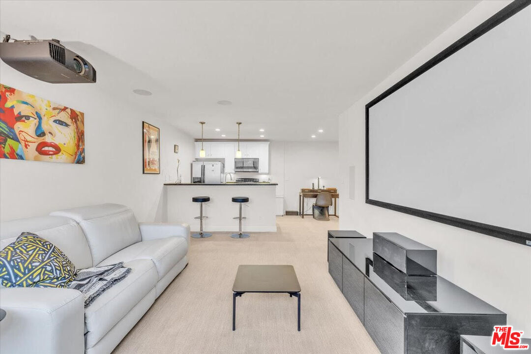 Foto principal - 10982 Roebling Ave