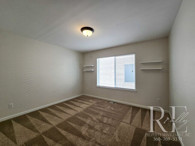 Foto del edificio - Spacious Port Orchard Home with Garage, Fu...
