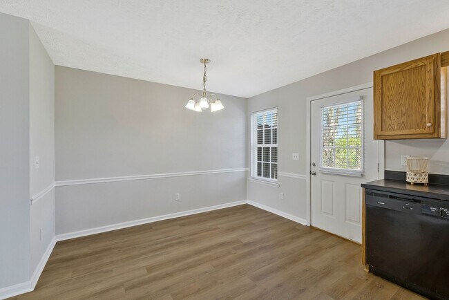 Foto del edificio - 1513 Center Pointe Dr