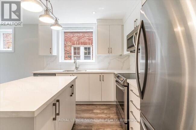 Photo du bâtiment - 182 Millwood Rd