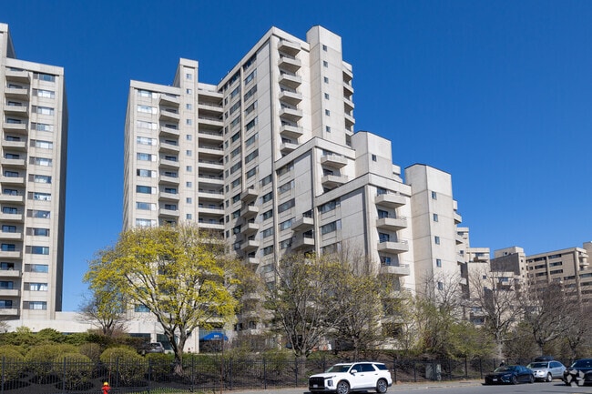 Building Photo - Ocean Gate Tower