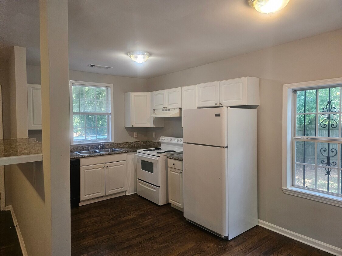Foto principal - 2921 Glenwood Ave SE