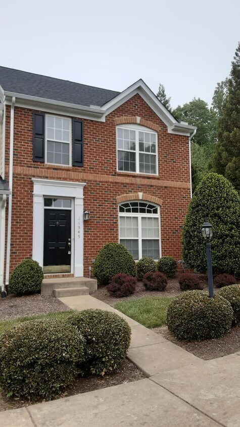 Primary Photo - Beautiful three bedroom two-and-a-half bat...