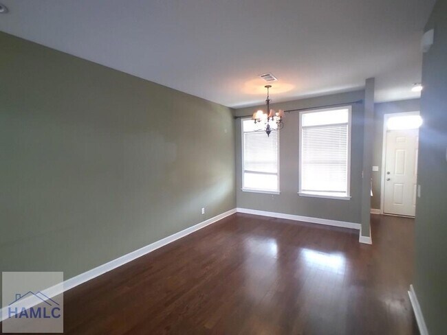 Foto del edificio - 114 Governors Blvd