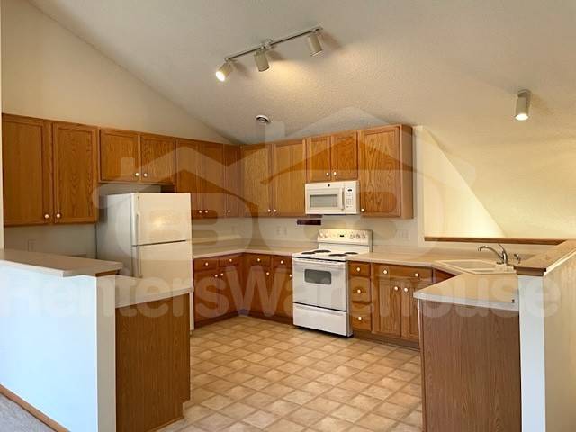 Building Photo - WONDERFUL 3BD/2BA TOWNHOUSE IN NEW HOPE