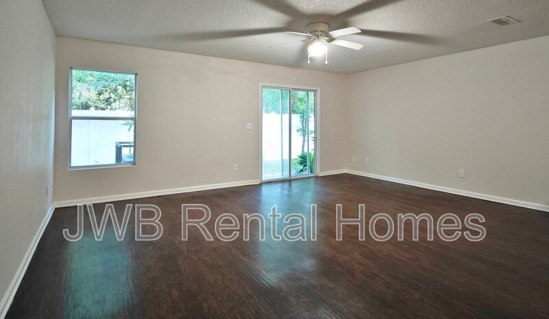 Foto del edificio - 7128 Timmerman Ln