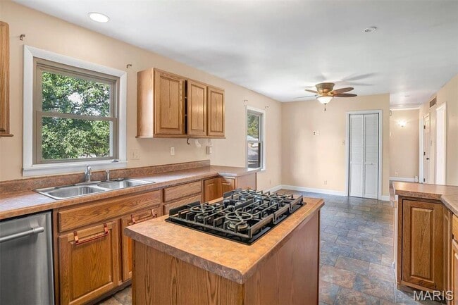 Foto del edificio - 305 E 3rd St