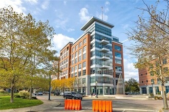 Building Photo - 33 N Water St