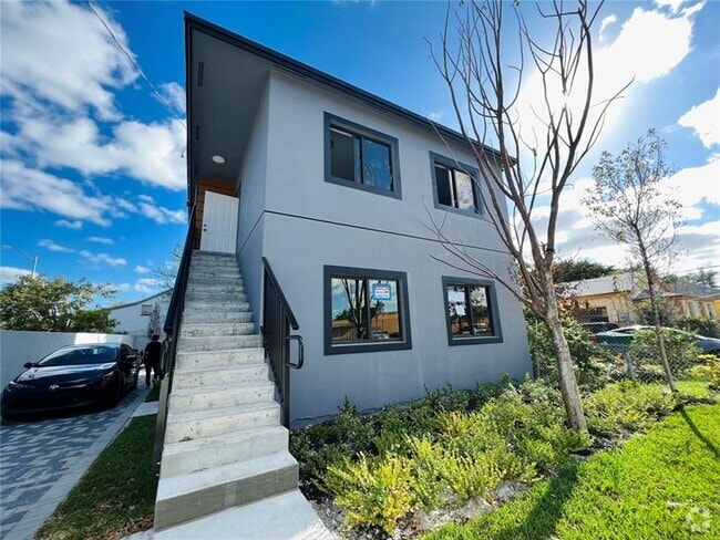 Building Photo - 1704 NW 69th Ter