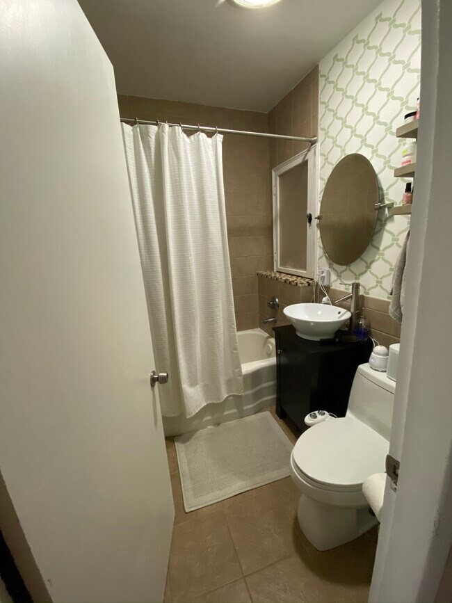 Foto del edificio - 136 Broadway