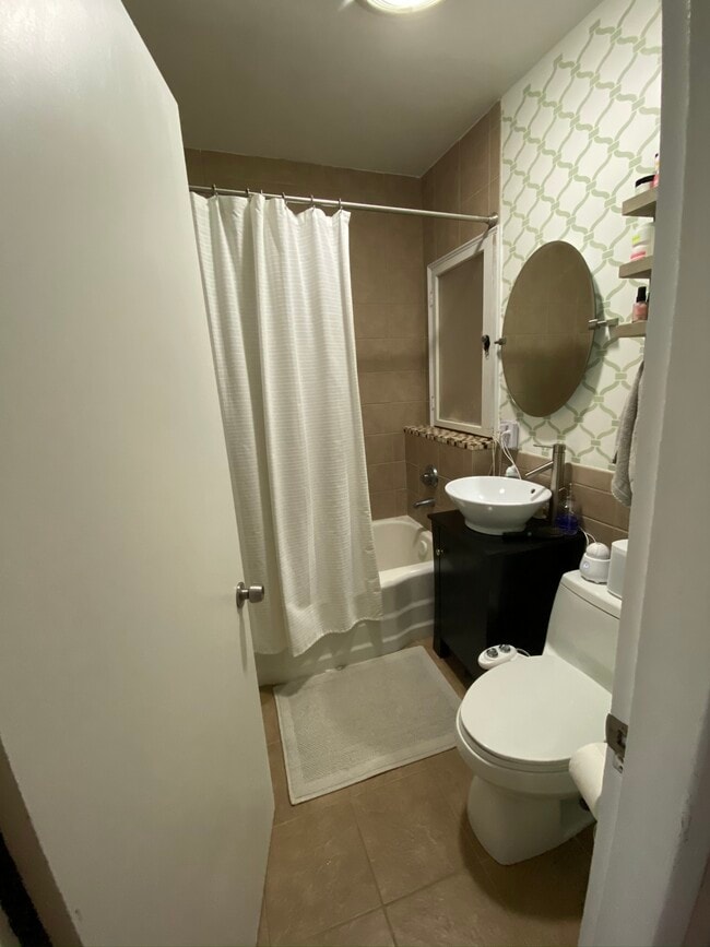 Building Photo - 136 Broadway