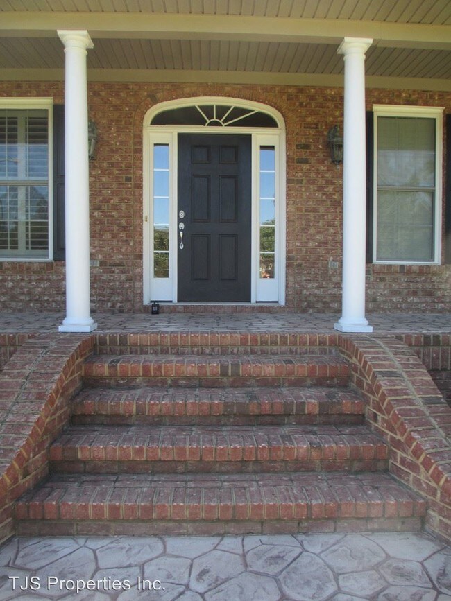 Building Photo - 102 Montreux Ln