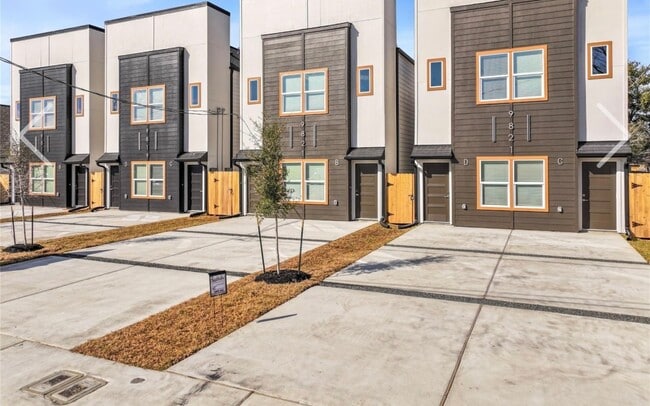 Building Photo - 9821 Turnbow St