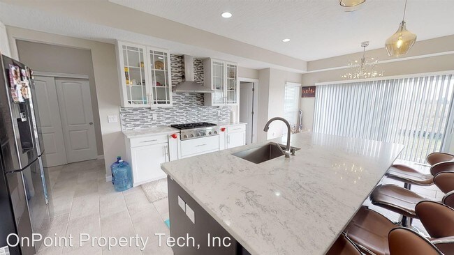 Foto del edificio - 5 br, 4 bath House - 5890 Laurel Lane