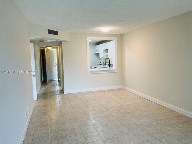 Foto del edificio - 8025 S Colony Cir