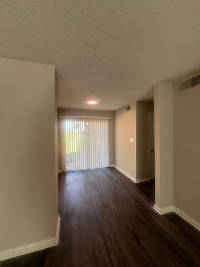 Foto del edificio - 1 bedroom/ 1 bathroom condo for ONLY $1050...