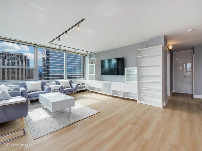 Foto del edificio - 1255 N Sandburg Terrace