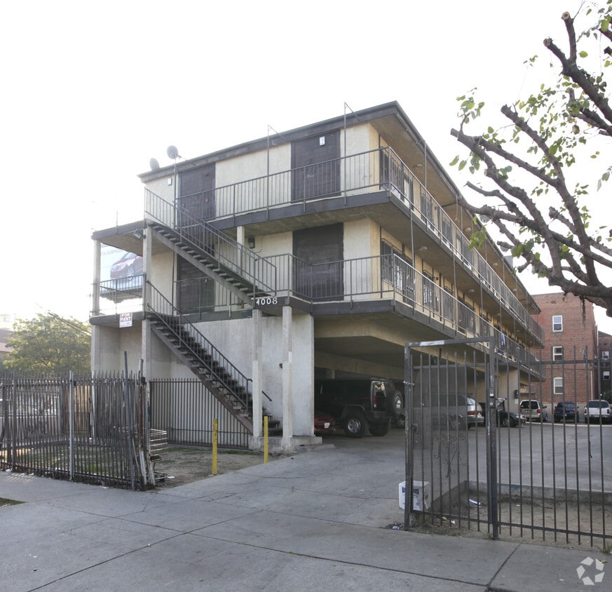 Primary Photo - 4008 Marathon St