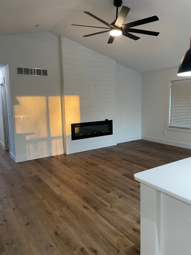 Building Photo - 7408 Longboat Dr