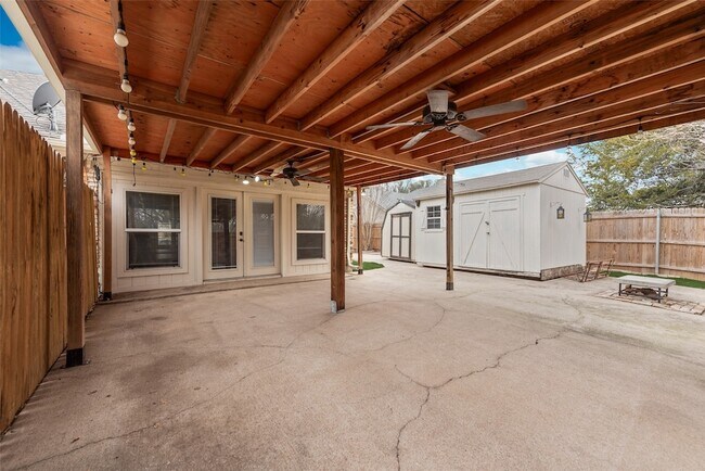 Foto del edificio - 1817 Crooked Ln