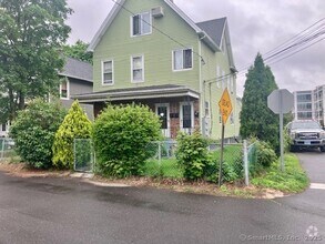 Building Photo - 21 Betts Pl