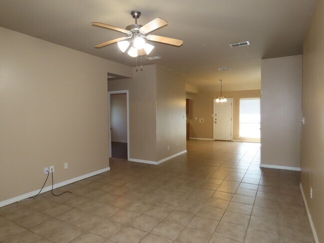 Foto del edificio - Beautiful 3 Bedroom, 2 Bath Duplex in Lindale!