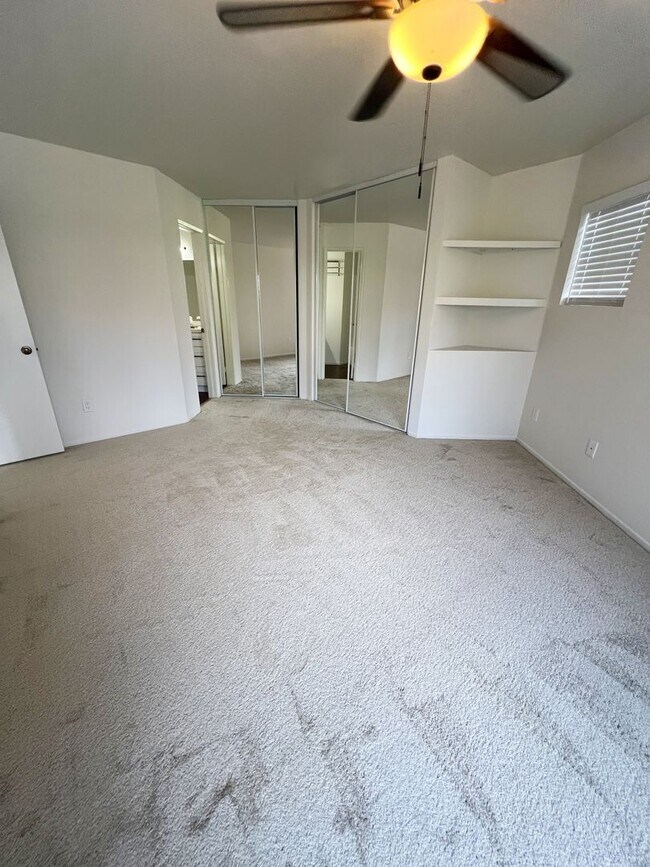 Building Photo - Newly Renovated Top Floor 2 Bed/2 Bath w/ ...