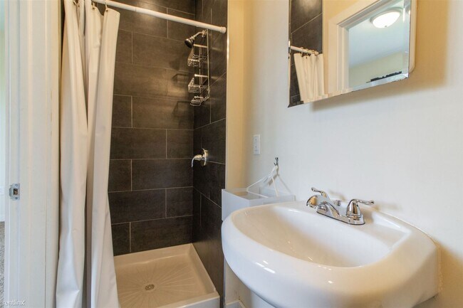 Foto del edificio - 4 br, 4 bath Duplex - 2032 N 17TH ST Unit 102