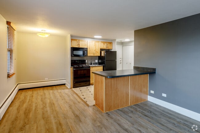 2BR, 2BA - 754SF - The Vista at Washington Park