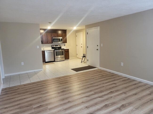 Building Photo - 1 Hallmark Gdns