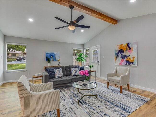 Building Photo - 12900 Campos Dr
