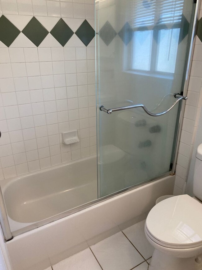 Foto del edificio - Clean Marina Condo (Park Marina)