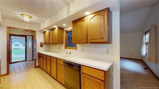 Building Photo - 111 Carriage House