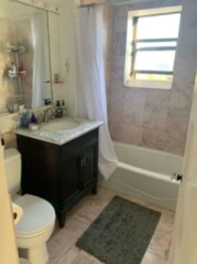 Building Photo - Kenmore Sq - 3 Bedroom apartment  - NO FEE