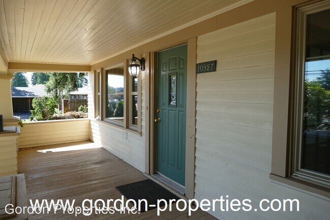 Foto del edificio - 3 br, 2 bath House - 10927 NE Glisan St