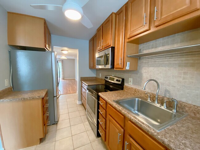 Kitchen - 2503 Hidden Cove Ct