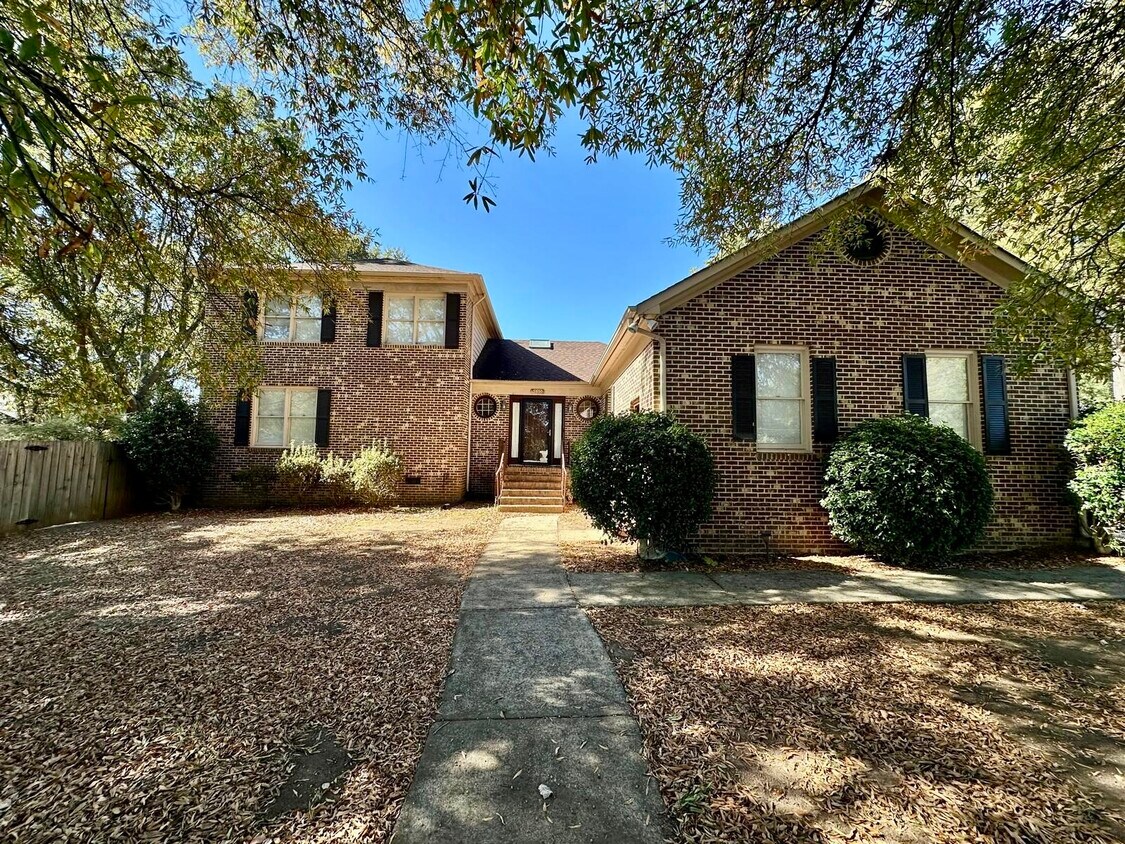 Primary Photo - 5600 Carmel Rd
