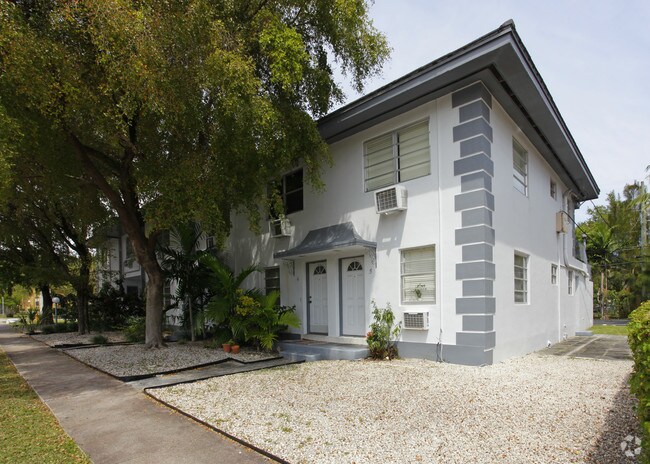 Building Photo - 251 Madeira Ave