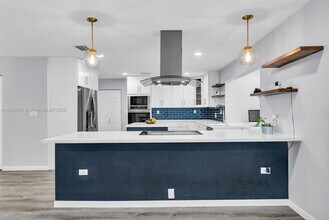 Building Photo - 851 SW 49th Terrace