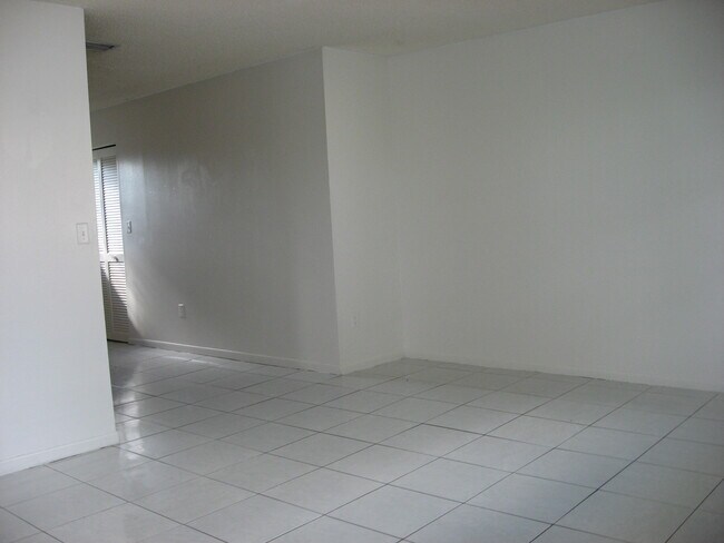 Foto del edificio - 2672-2 Riverland Dr