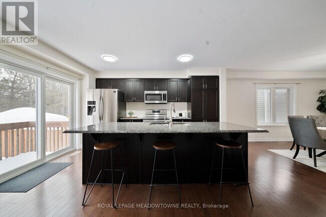 Building Photo - 364 Equestrian Way