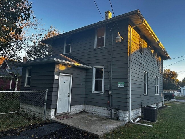 Building Photo - 405 Beech St