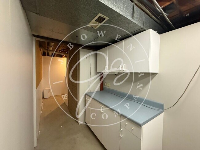 Foto del edificio - "Charming 3-Bedroom Perrysburg Home with 3 Baths and a Finished Basement!"