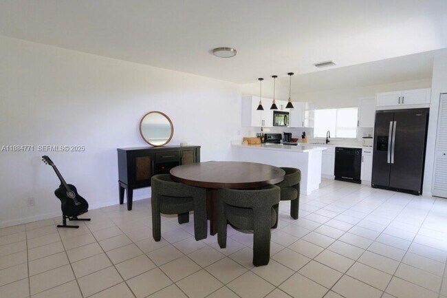 Foto del edificio - 702 Commodore Dr