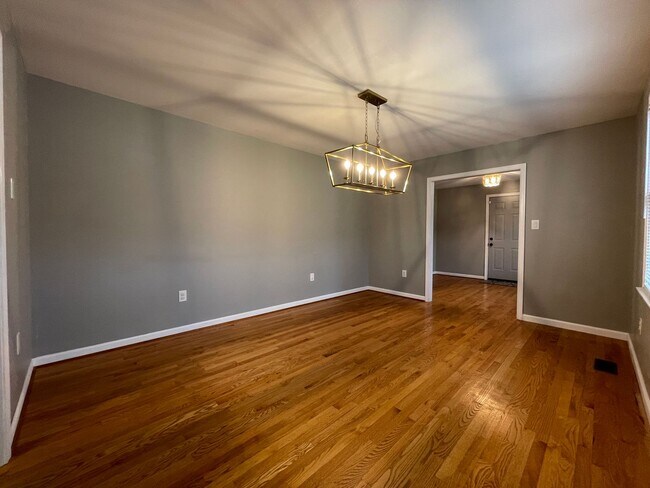 Foto del edificio - Beautiful brick rancher on over 1.5 acres