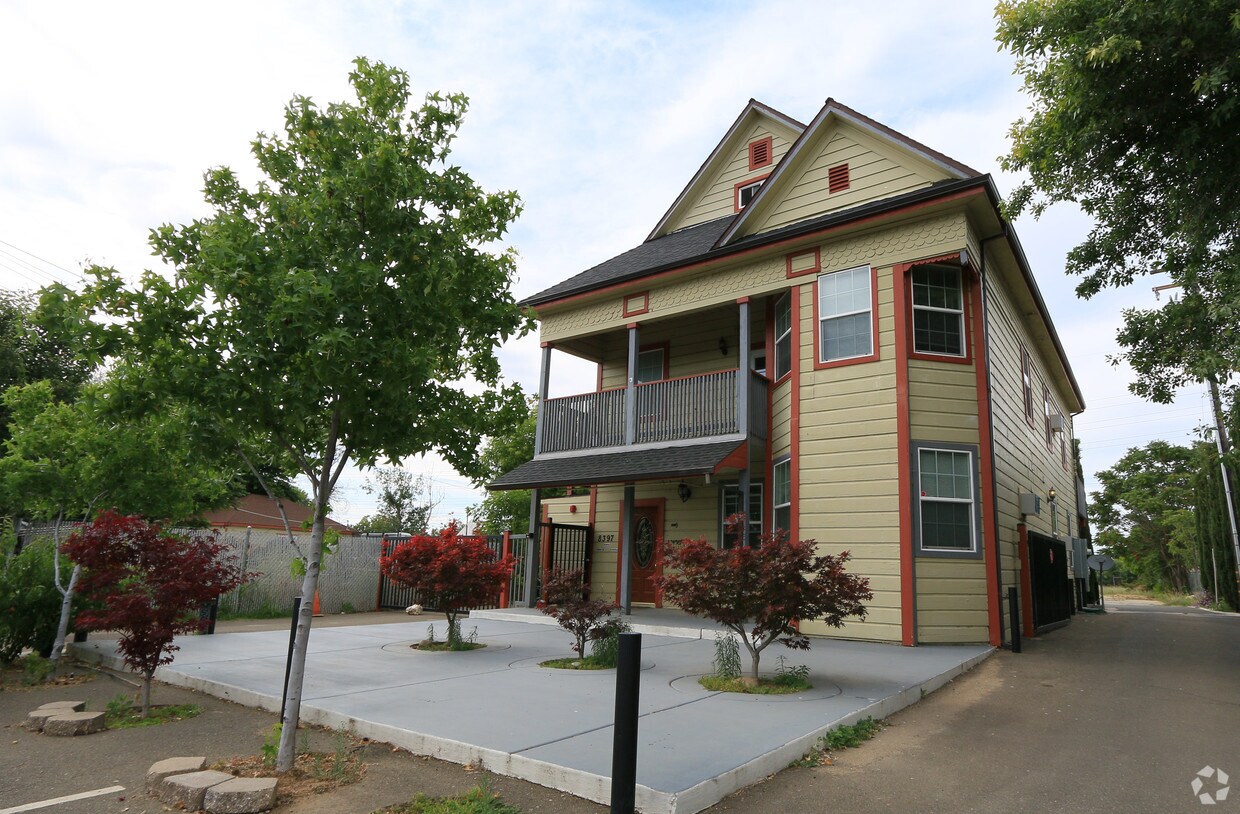 Foto principal - 8397 Jackson Rd