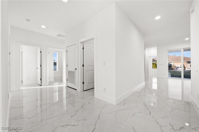 Building Photo - 2037 NW 3rd St