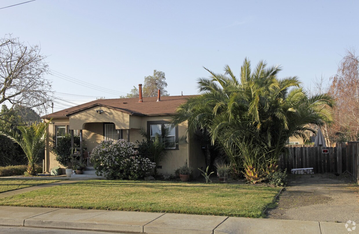 Foto del edificio - 19233 Standish Ave
