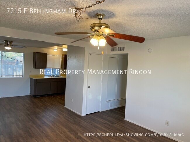 Foto del edificio - Great Eastside 4bed/1bath Duplex